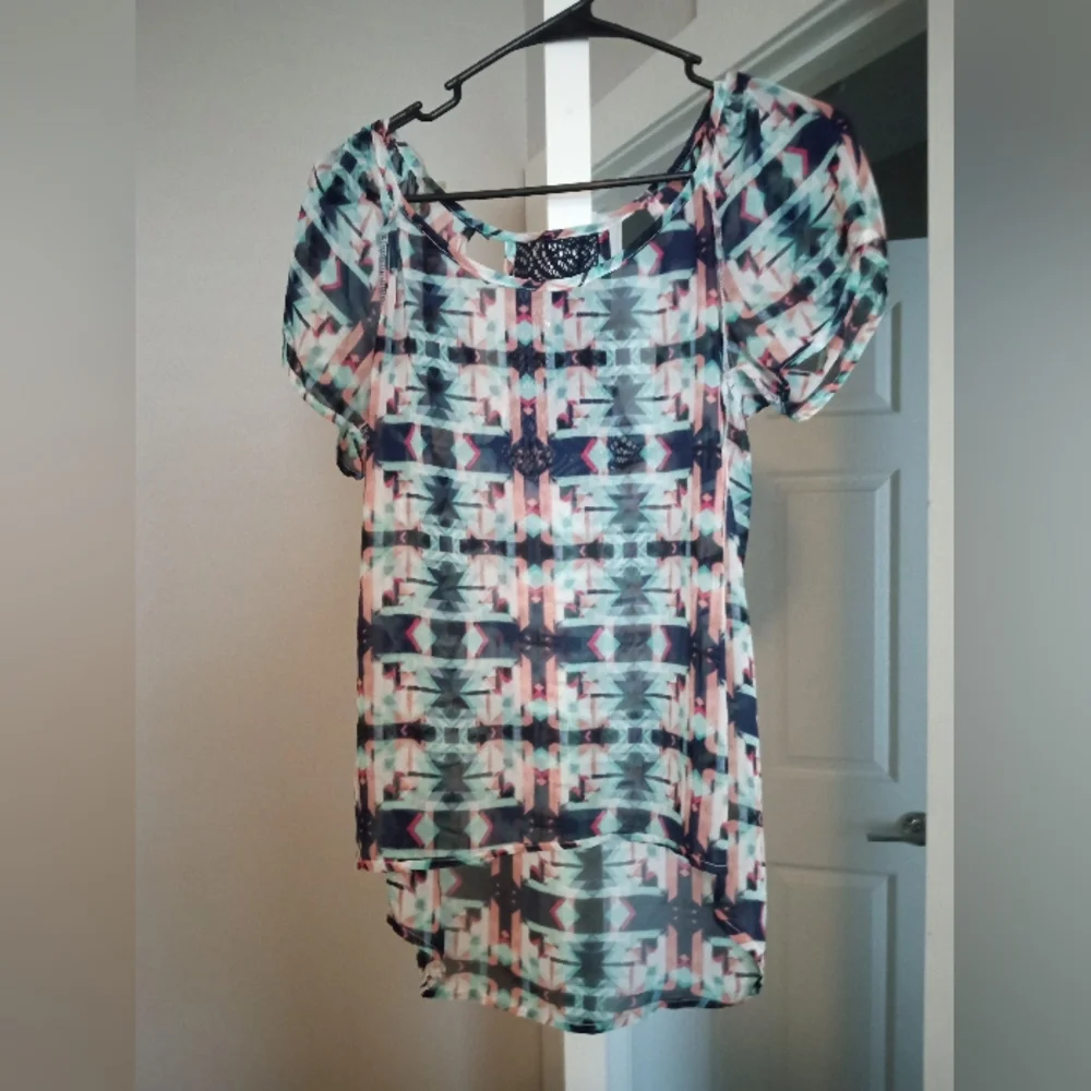 blouse - Picture 2 of 3